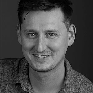 Biomaterials event with Dr. Chrzanowski, Zawiercie | BioHorizons Camlog event Portrait image of event speaker Dr. Bartosz Chrzanowski in black and white